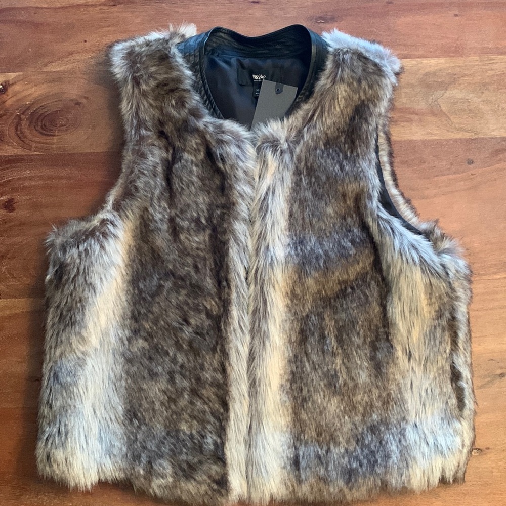 Mossimo Faux Fir vest. NWT. Size XS.